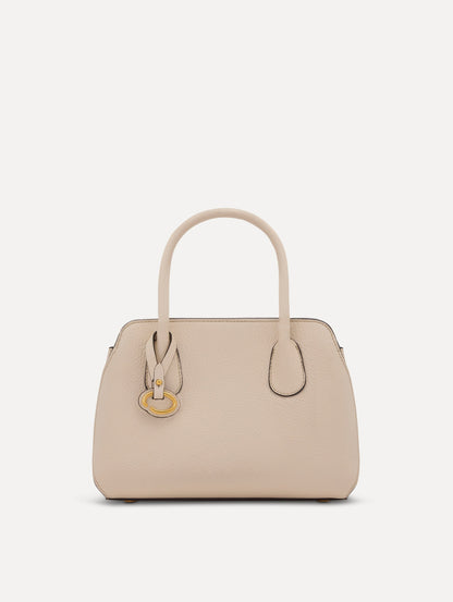 The Mini Ivy top handle handbag in Ivory. This bag comes with a detachable shoulder strap and has an Oscar O logo tag around the handle. Front View.