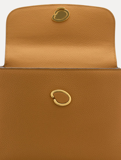 The Poppy in Honey, Adorned with Oscar de la Renta's signature O at a discreet magnetic closure. Zoom View