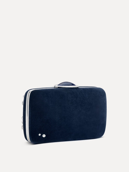 Back view of the clutch with crystal embroidery. The clutch features the Oscar ‘O’ emblem at the clasp.