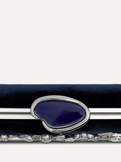 Zoomed in image of featuring the Oscar ‘O’ emblem at the clasp. Clutch with multi-dimensional crystal embroidery and faceted stones scattered across the front canvas.