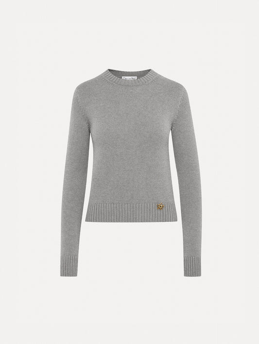 Light grey pullover with long sleeves and a crew neckline. Features gold 'O' Flower emblem made of the interlocking Oscar 'O'.