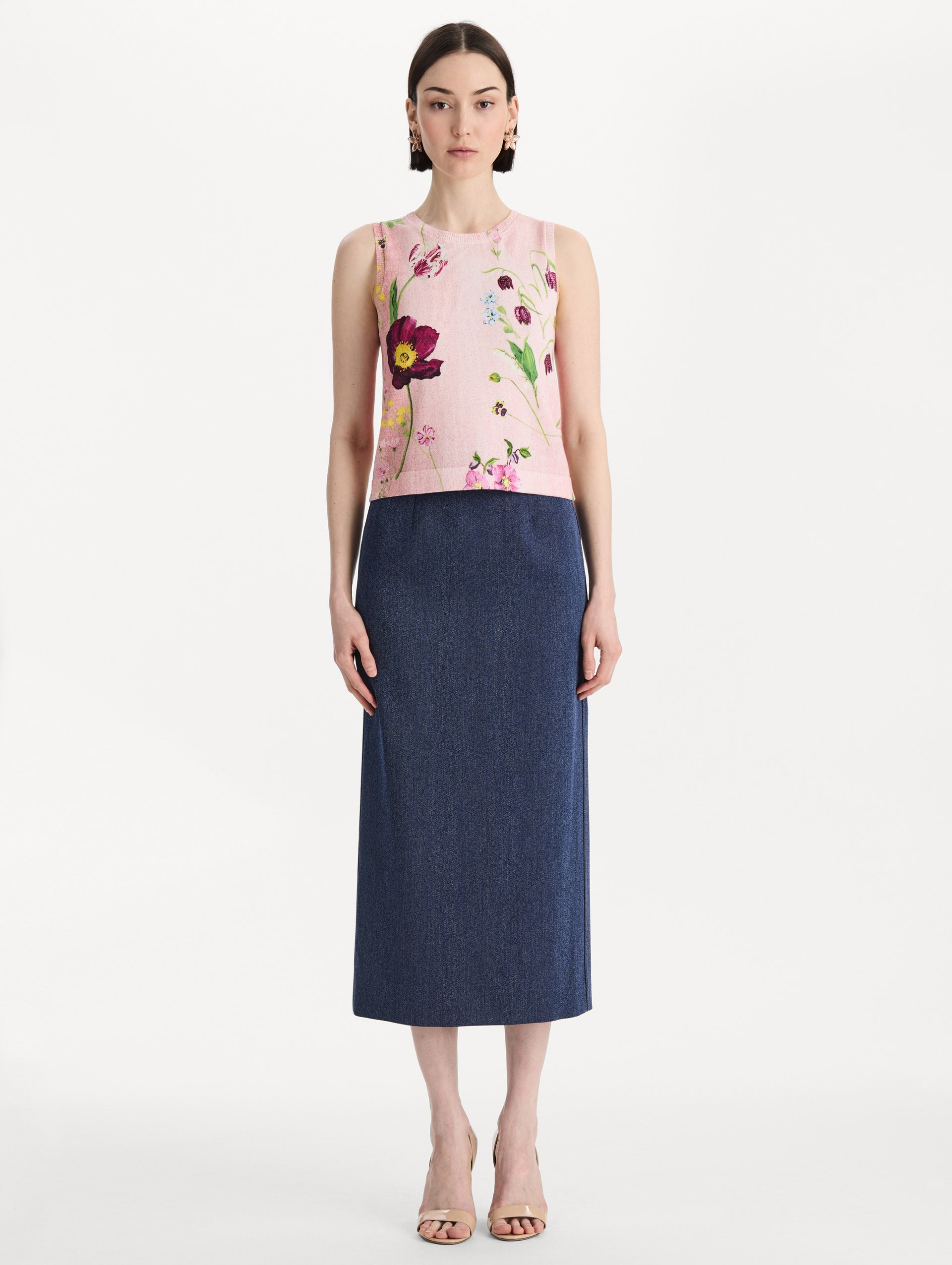 The model is wearing the mixed botanical printed tank with an all-over floral print in blush multi. Front view.