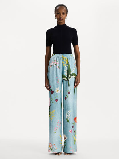 The model is wearing the mixed botanical silk twill pant in the color blue multi. Front view.
