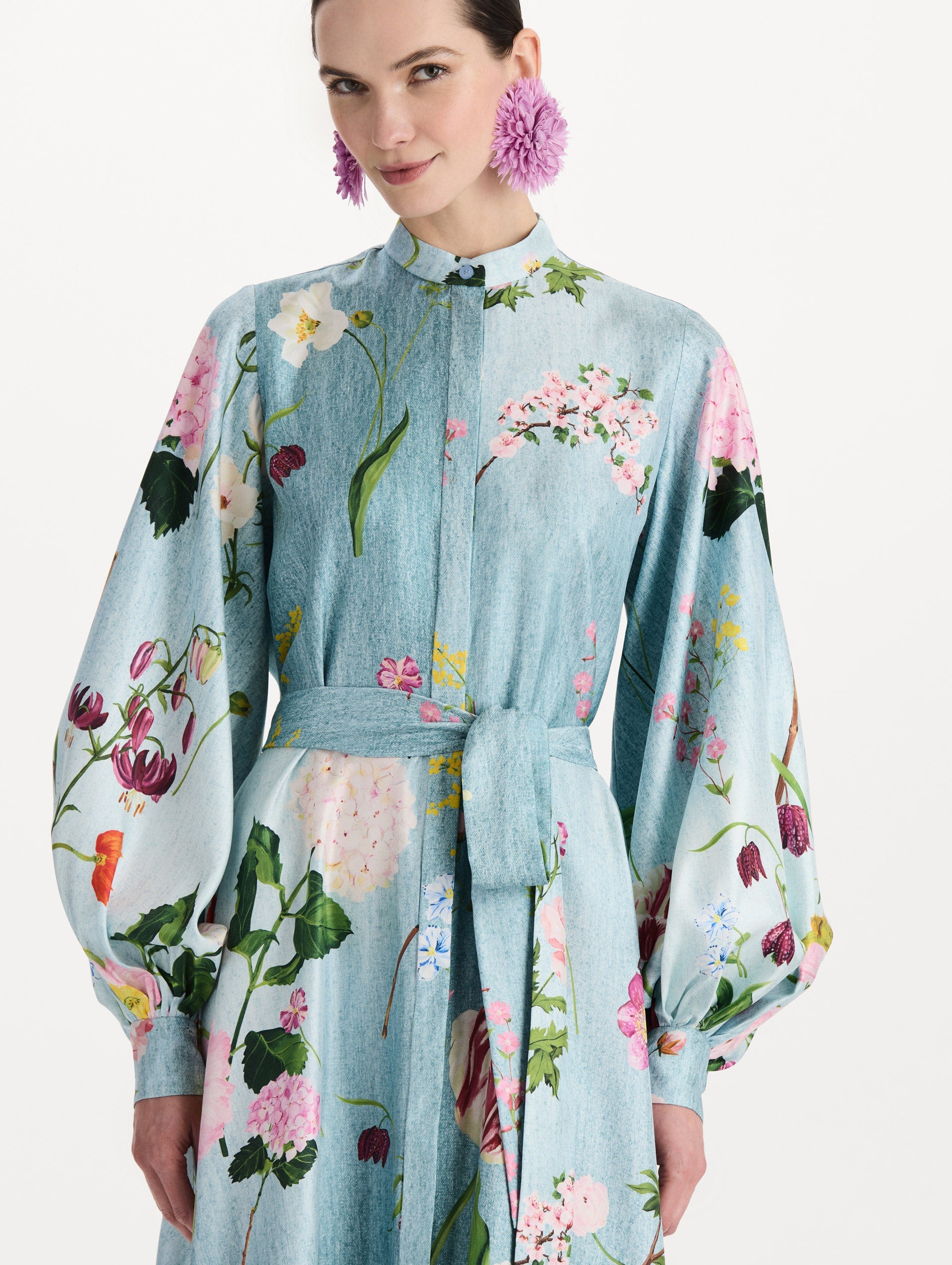 The model is wearing the mixed botanical silk twill caftan with long sleeves in blue multi. Zoom view.